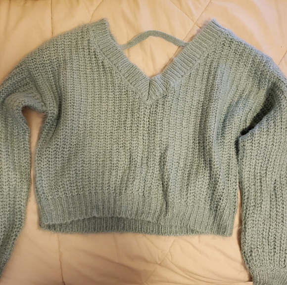 Cropped blue sweater CLEAROUT 4/$40 - Picture 1 of 1